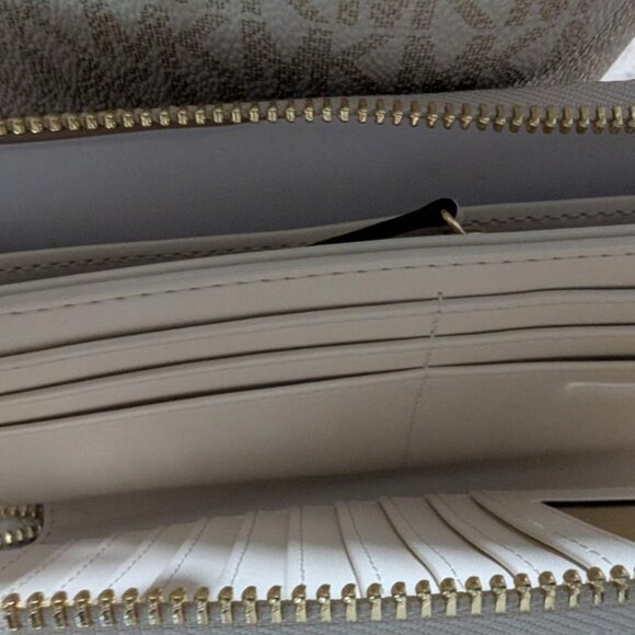 KORS RARE WHITE and GOLD MULTI Brand New with TAGS Set with RED CARPET Bag Charm - Picture 12 of 14